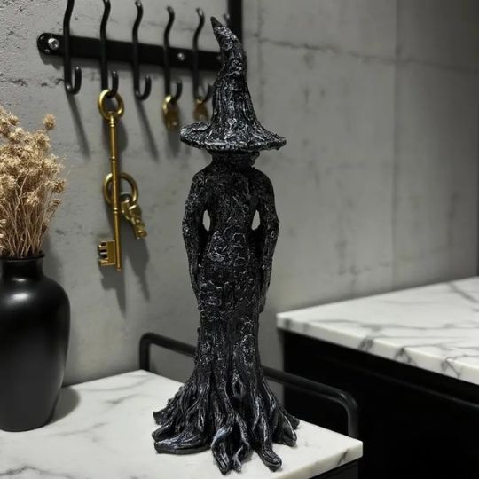 SchattenHexe Statue - Die Schweigende Wächterin