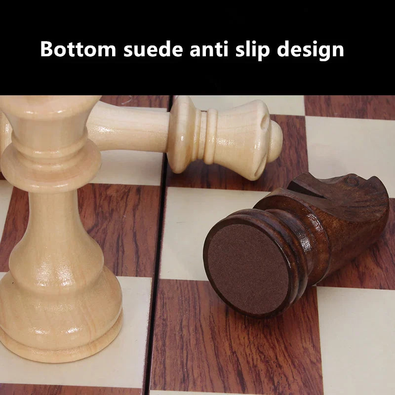 Cavalier Massivholz Schachspiel – Klappbares Holzbrett mit Handgefertigten Figuren für Strategie & Stil