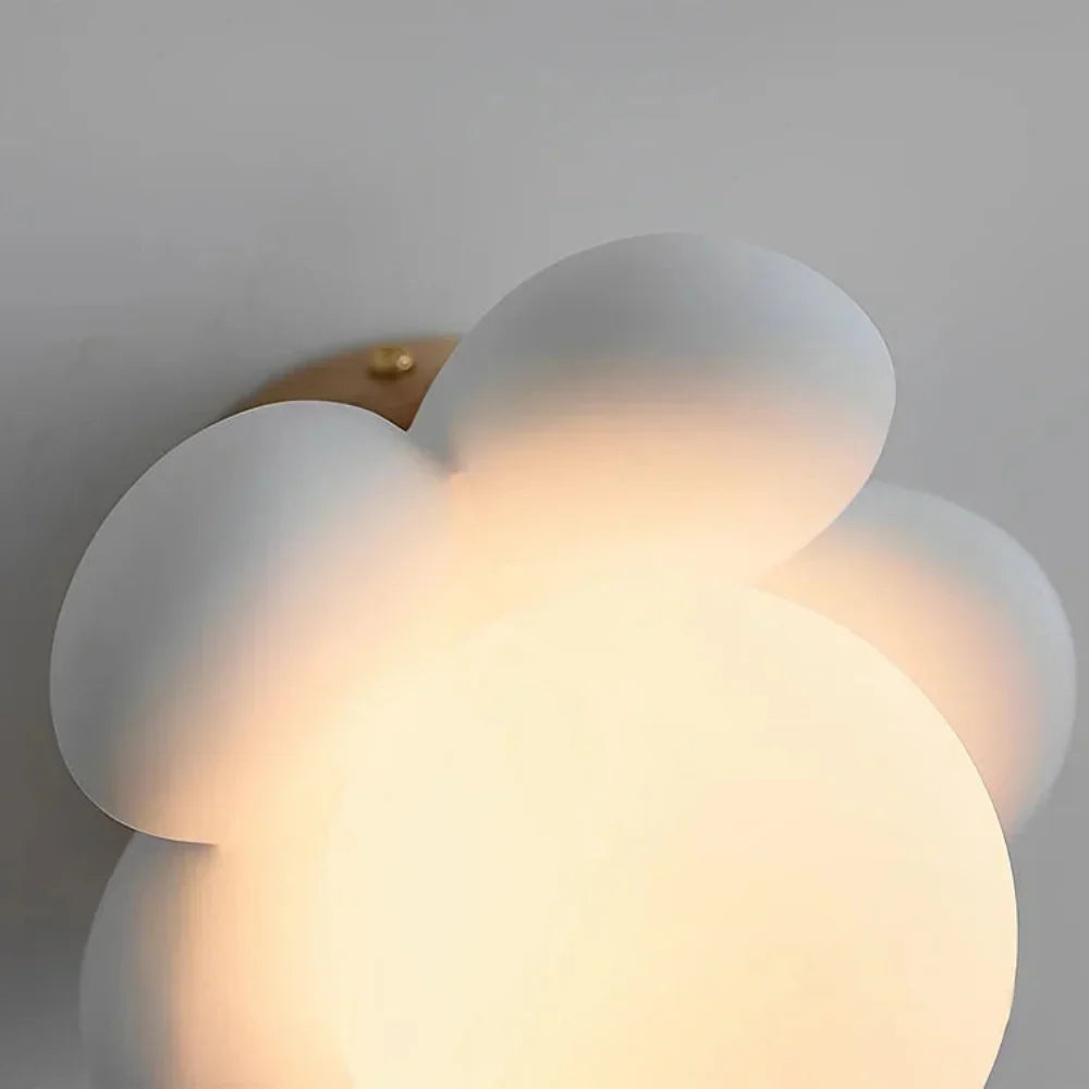 FloraLux – Moderne Blumen-Wandleuchte LED cremefarben fürs Wohnzimmer