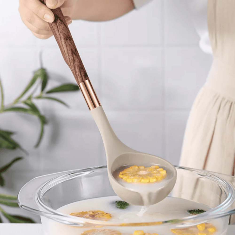 SilvaSet - Küchenutensilien-Set aus Silikon mit rutschfesten Holzgriffen